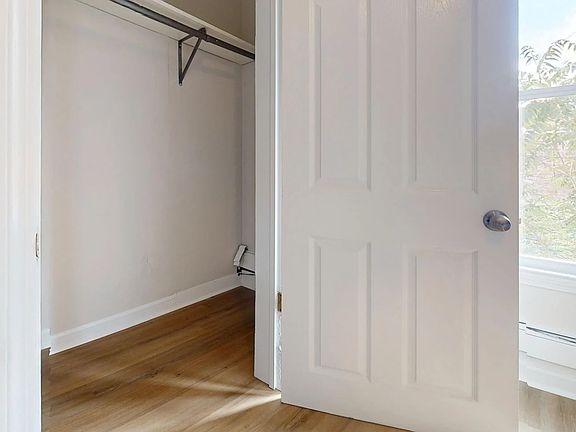 4th image of 11 Wendover St