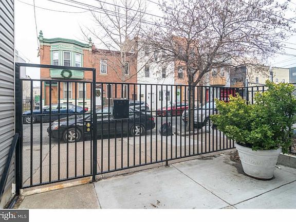 3rd image of 2068 E Susquehanna Ave