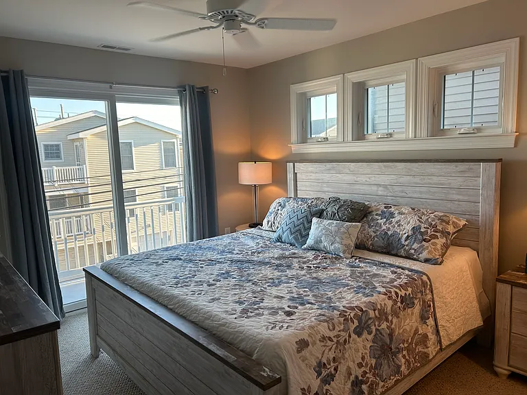 2443 Asbury Ave #TOP — Photo 12