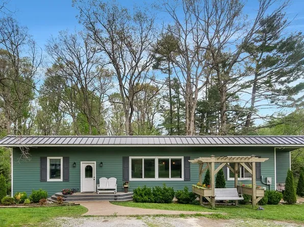 653 Georgia Ave, Sewanee, TN 37375
