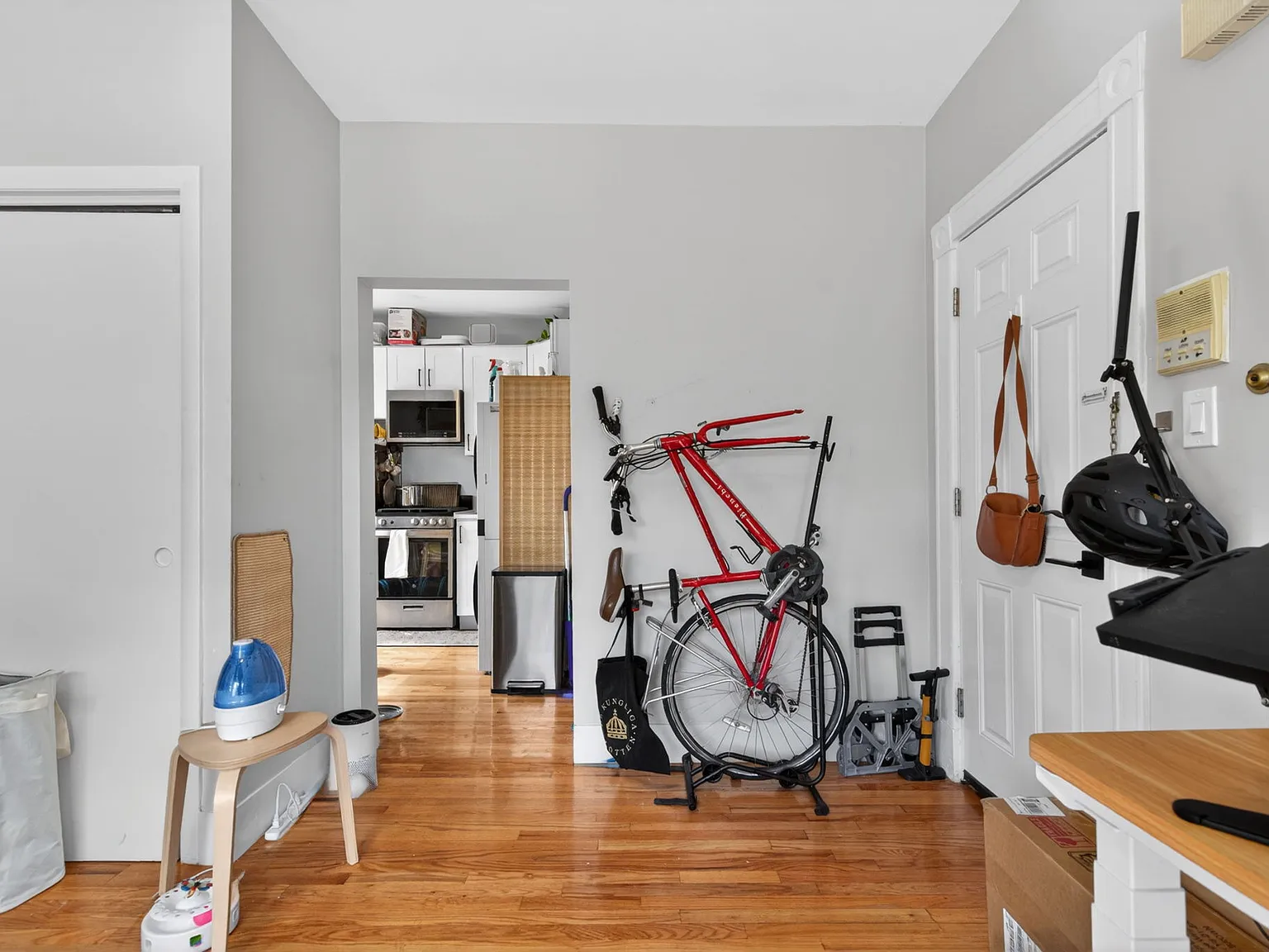 Studio, 400 sqft, $2,900 — Photo 3