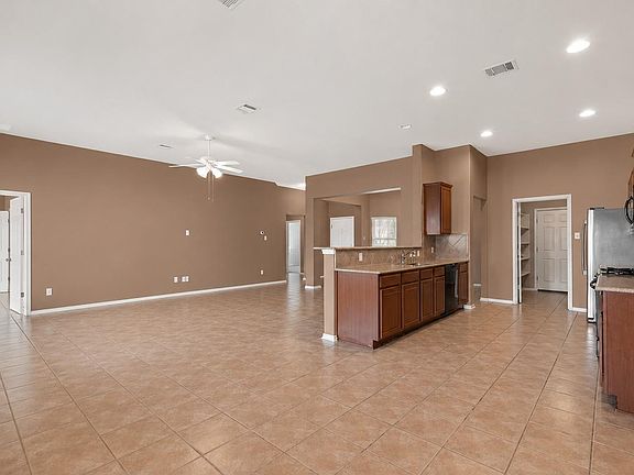 4th image of 354 Camelia Pkwy