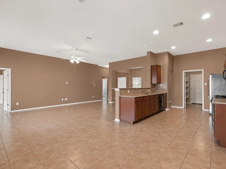 354 Camelia Pkwy — Photo 4