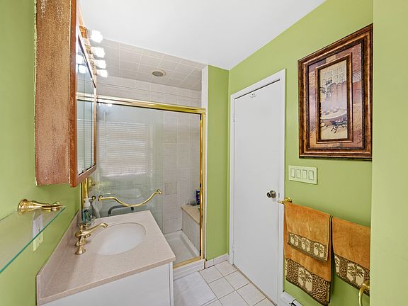 4th image of 12-14 Robin Ln #1041