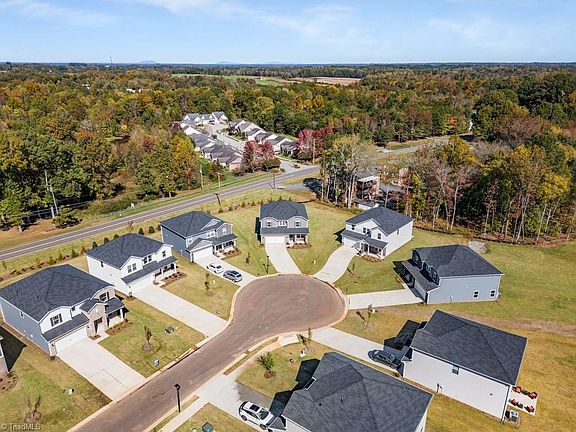 4th image of 119 Heritage Valley Ct