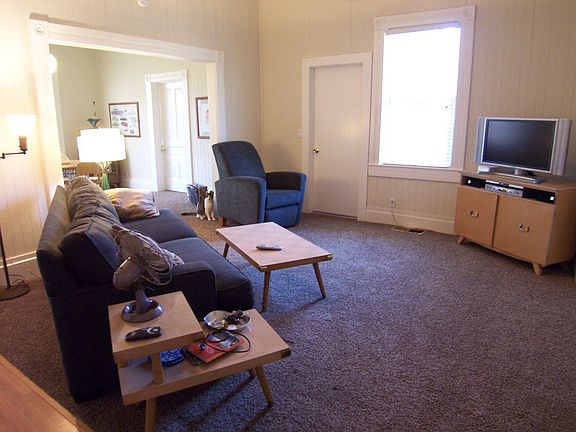 Living room-- High ceilings