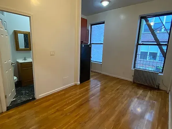 418 W 56th St APT 1R, New York, NY 10019