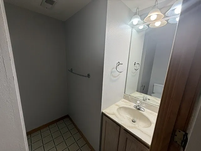 2254 Wellington Dr — Photo 25