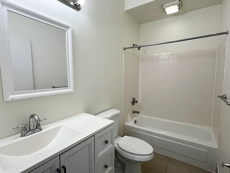 1437 Main St — Photo 9