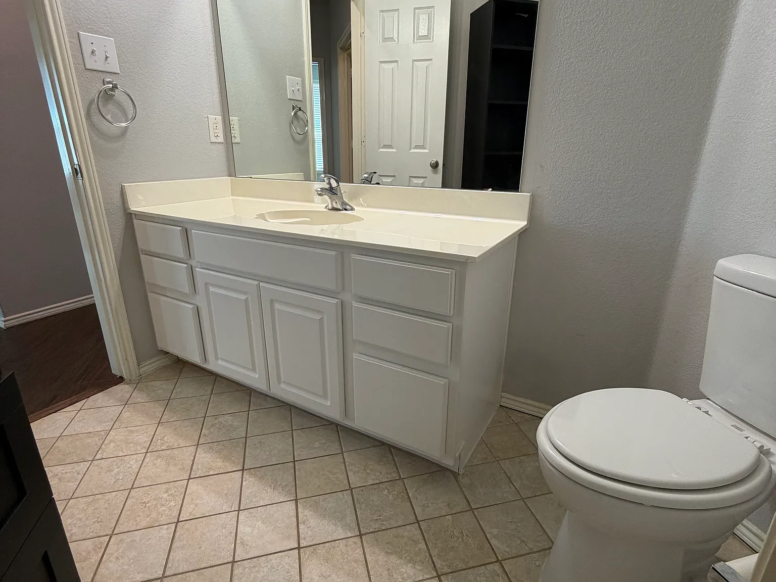3 bed, 2367 sqft, $2,500 — Photo 4