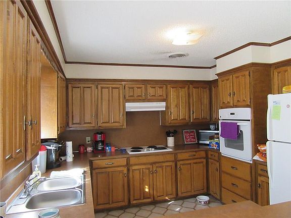 5th image of 555 Scotland Ct