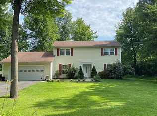 23 Esopus Dr, Clifton Park, NY 12065