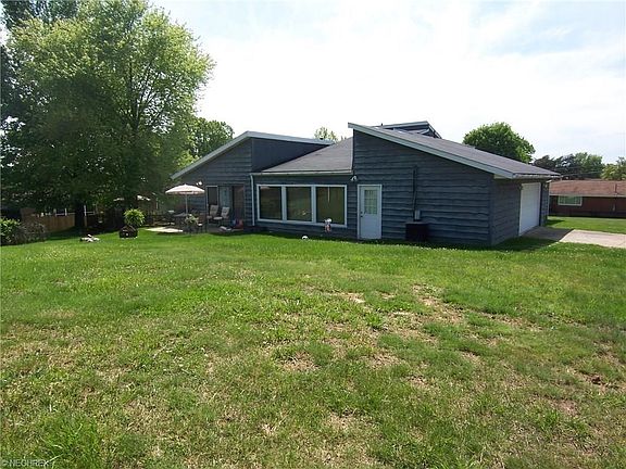 3rd image of 1601 Nash St