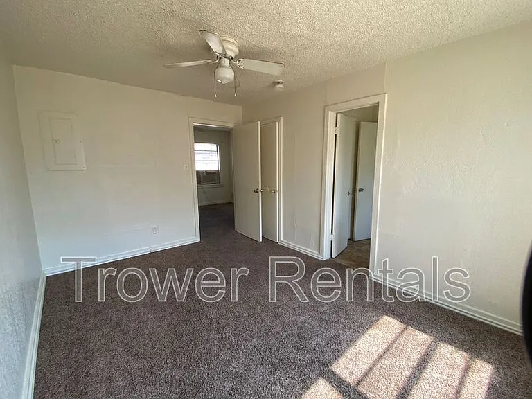 2101 W 10th St #7 — Photo 6