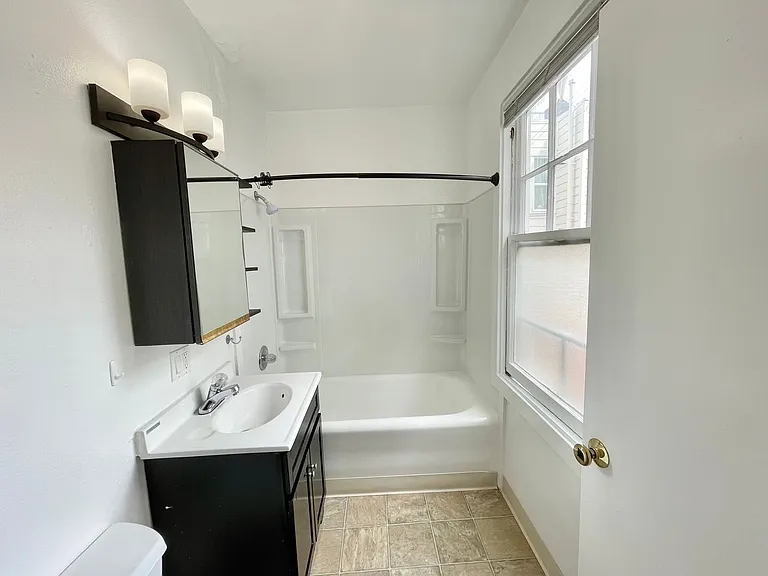 582 Grove St #2 — Photo 7