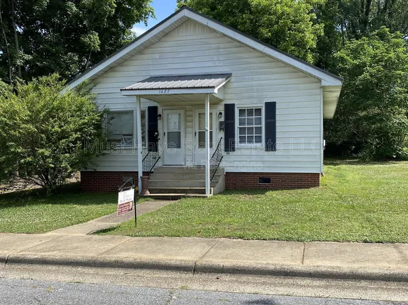 1627 B Ave SE, Hickory, NC 28602