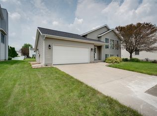 511 Eddy Rd, Bloomington, IL 61704