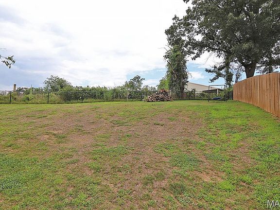 3rd image of 1004 Allenview Dr