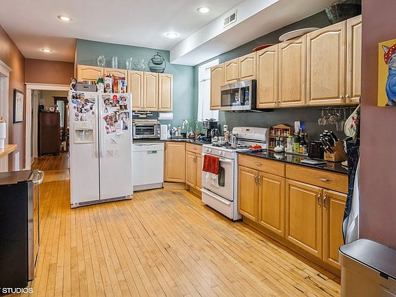 4th image of 4326 N Sacramento Ave