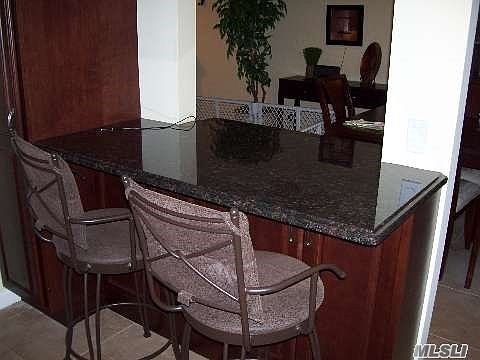 5th image of 49 W Pond Ct