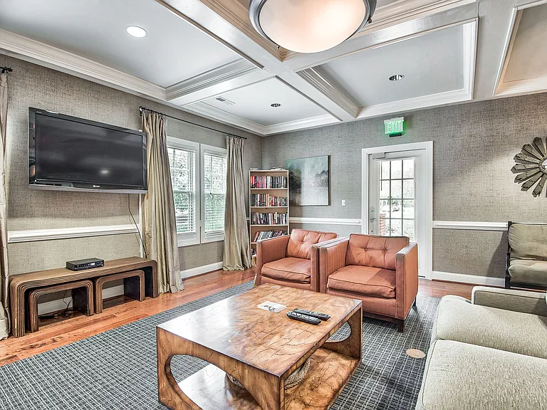 Maple Bay Apartment Townhomes — Photo 15