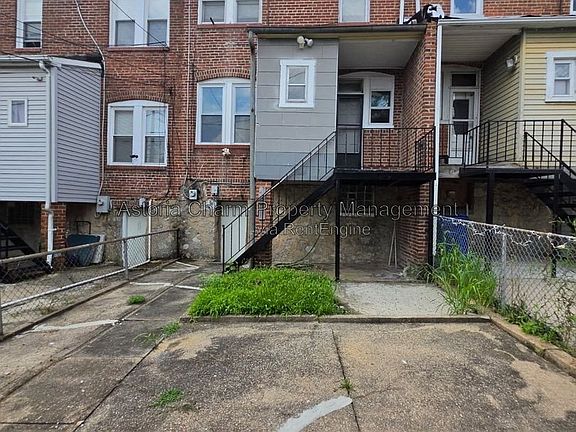4th image of 3016 Pelham Ave
