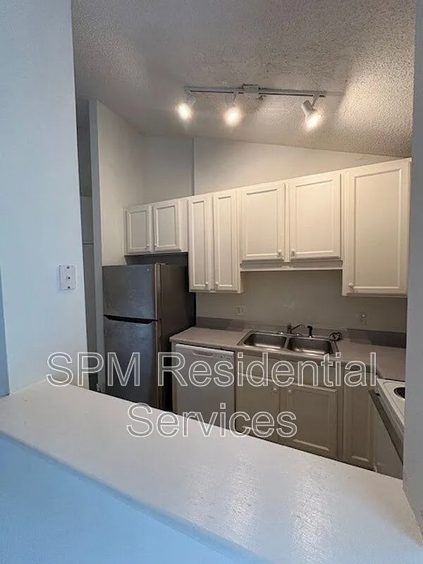 1 bed, 1.0 bath, 800 sqft, $1,100 — Photo 2