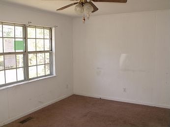 2nd image of 3910 Lynncrest Dr NE
