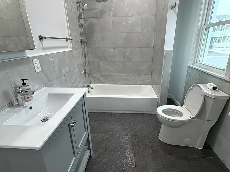 1st floor bath