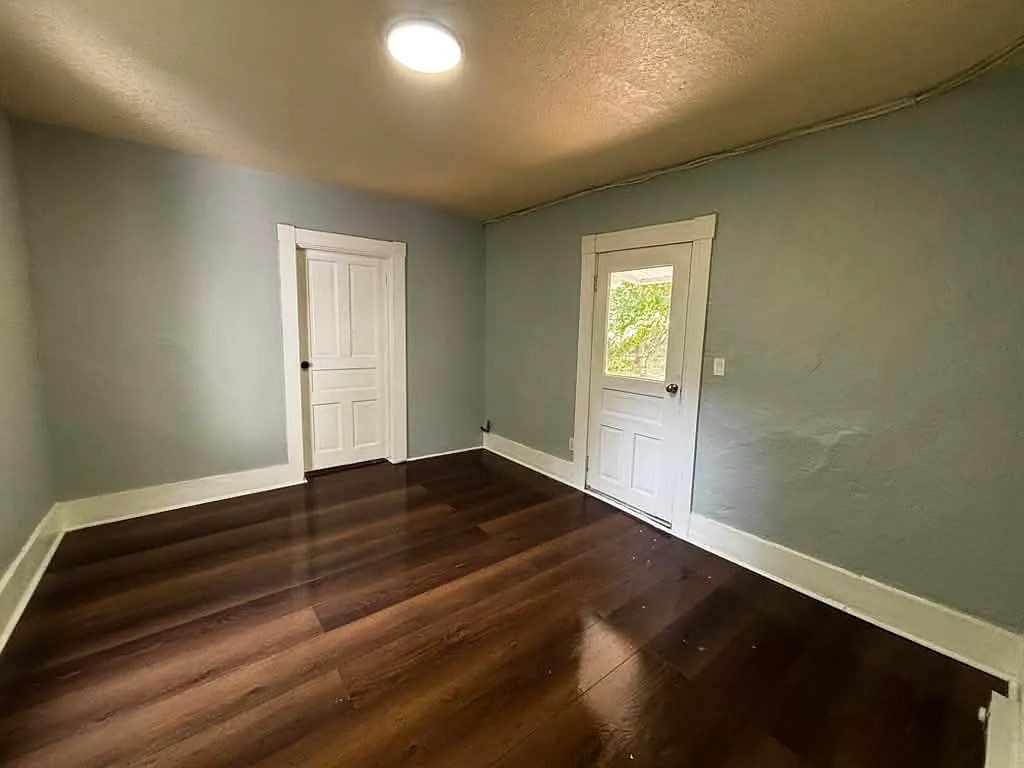 332 West Main Street - 2 — Photo 4
