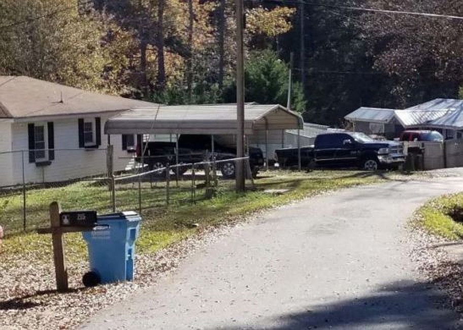 2nd image of 215 Cherokee Dr