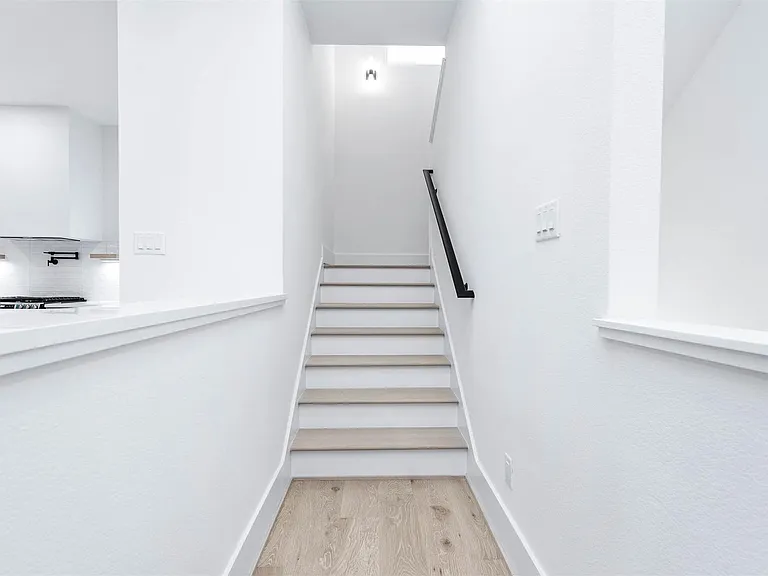 319 N Nagle St — Photo 26