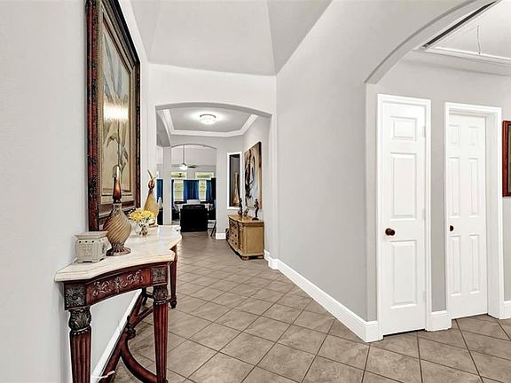 3rd image of 12215 Winthorne Ln
