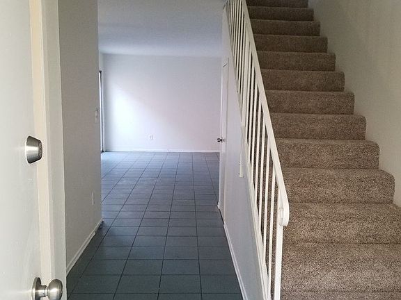 2nd image of 833 W 82nd St APT 3