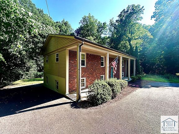 3rd image of 706 Beechnut Ln