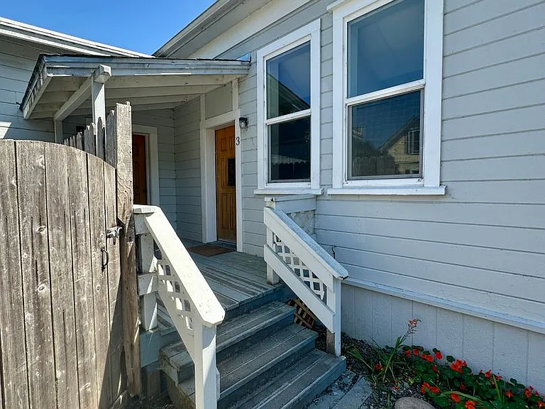 4044 V St — Photo 1