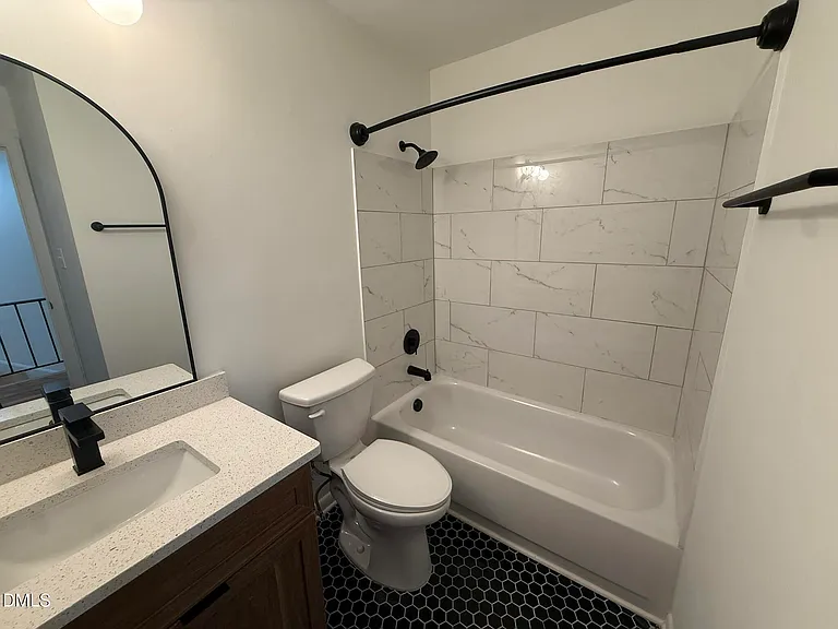 708 Hawes Ct #C — Photo 13