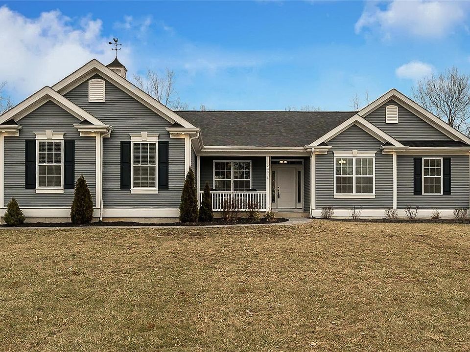 Beautiful custom built 3 bed, 2 bath ranch on nearly an acre!