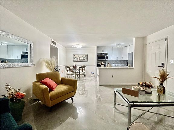 3rd image of 933 NE 199th St APT 107