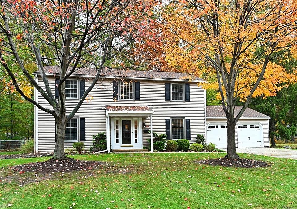 1st image of 32598 Surrey Ln