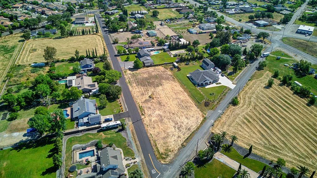 2984 Davis Road photo 1