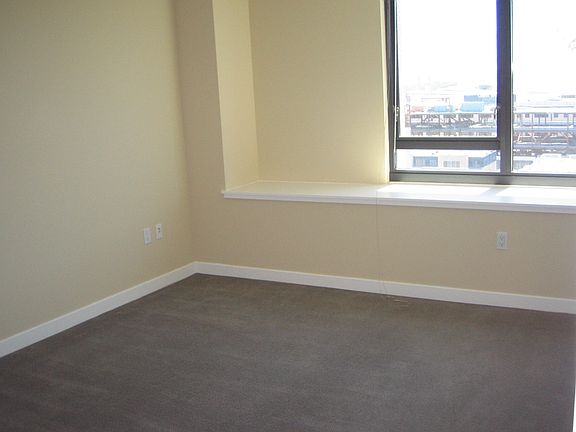 5th image of 260 King St Unit 1211