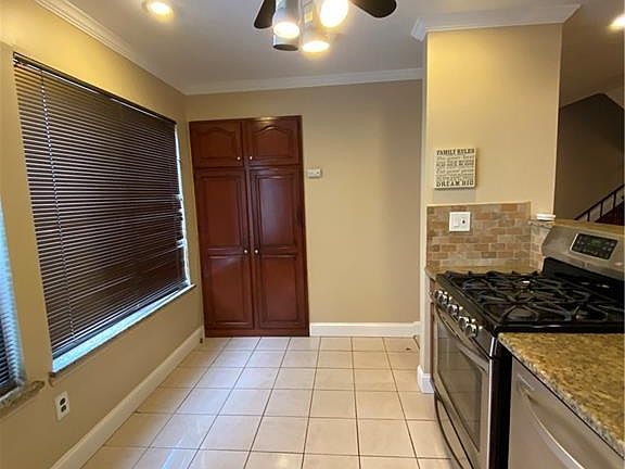 4th image of 11 Jackson Ave Unit 31