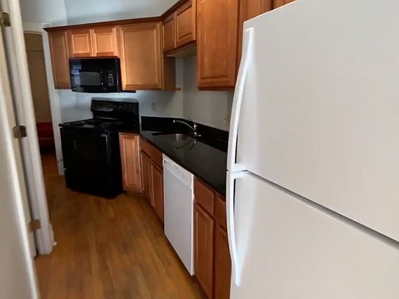 5th image of 922 S State St APT 1