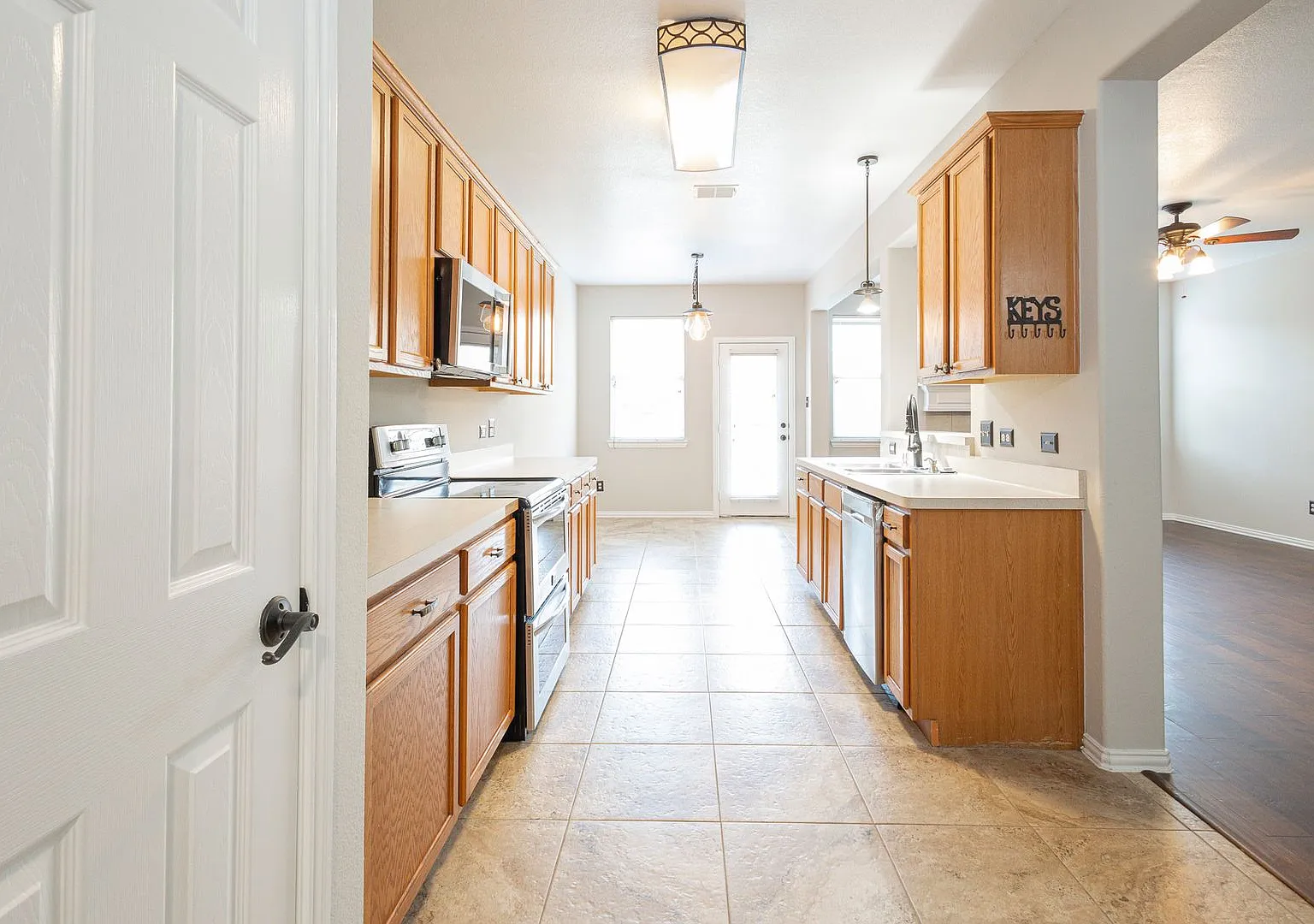 Fully Remodeled 4-Bedroom Home on a Quiet Cul-de-Sac in Paloma Creek with Game Room, Study & Reso... — Photo 4