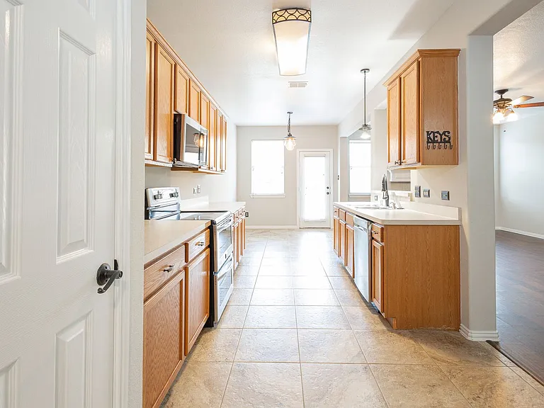 1509 Heron Dr — Photo 4