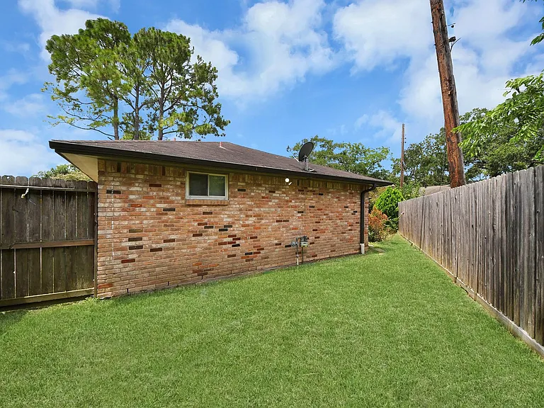 5954 Beaudry Dr — Photo 38