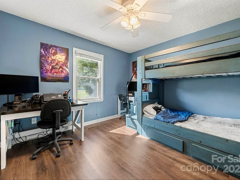 1428 Midlake Ave — Photo 23