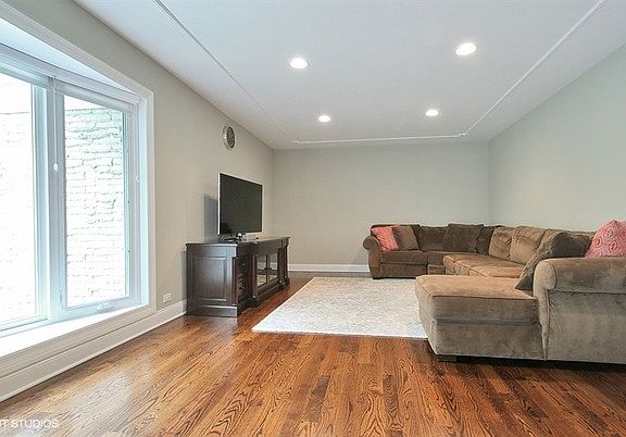 3rd image of 9444 Lockwood Ave
