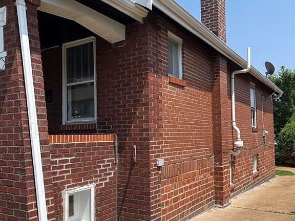 3rd image of 926 Erskine Ave